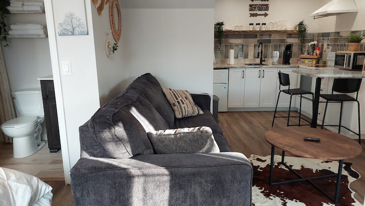 Private Cozy Suite - Cochrane