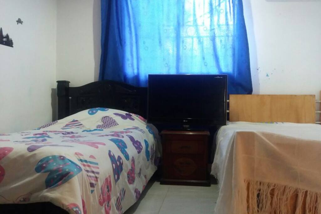 Habitación para dos personas o niños con aire acondicionado closet