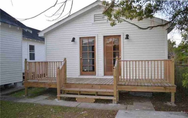 Elegant Stylish Home away from Home gallery image 4