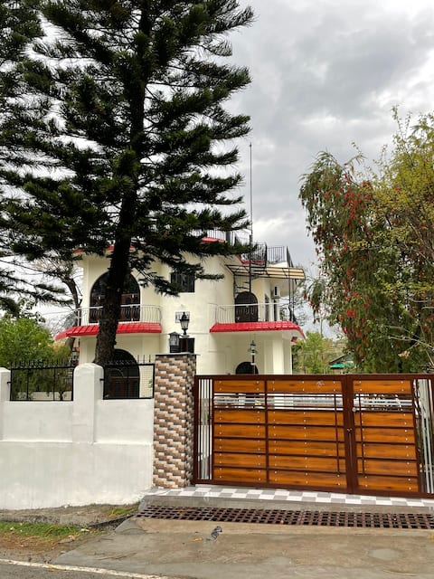 Villa Sogno (pronounced as 'Son-Yo').