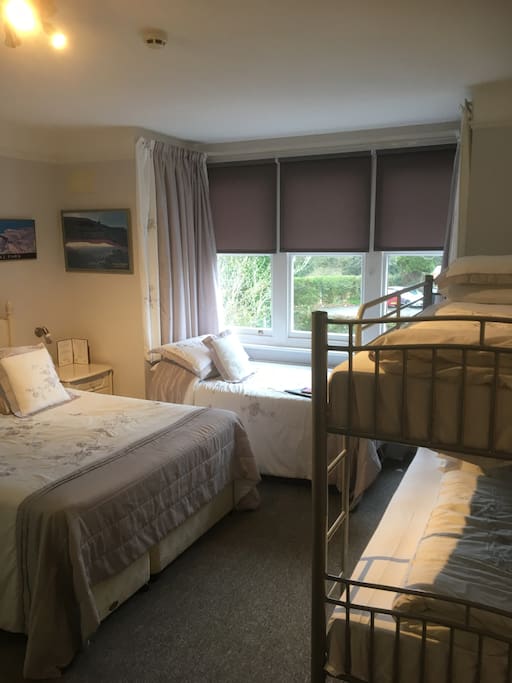 Family room for 5 with en-suite shower room