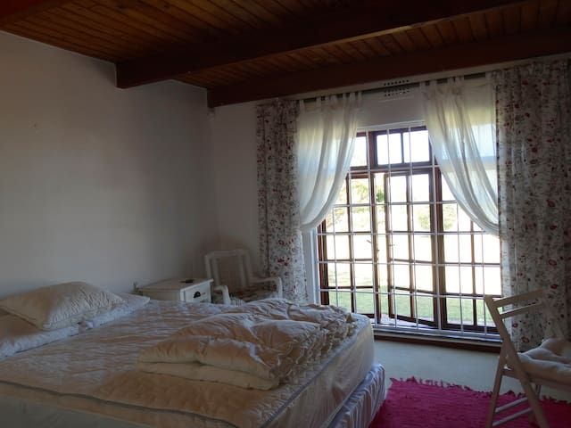 Charming Cape Dutch Farmhouse in Noordhoek gallery image 4