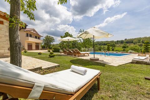 Pure relaxation - country house with pool