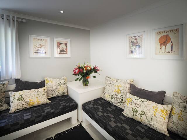 Waterland Lodge – Daisy Cottage gallery image 3