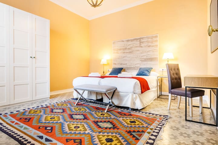 Sevilla Luxury Suites, SL managed Airbnb listing 1