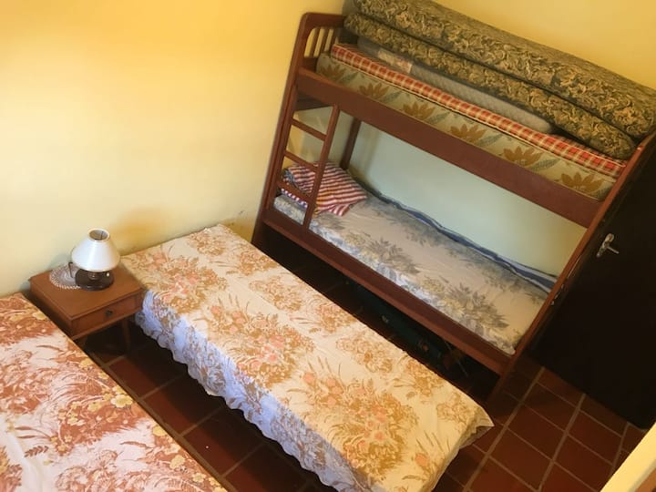 Стая #3  две единични легла и 1 двуетажно легло