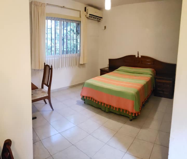 Cama Matrimonial + AC + Area para trabajar
