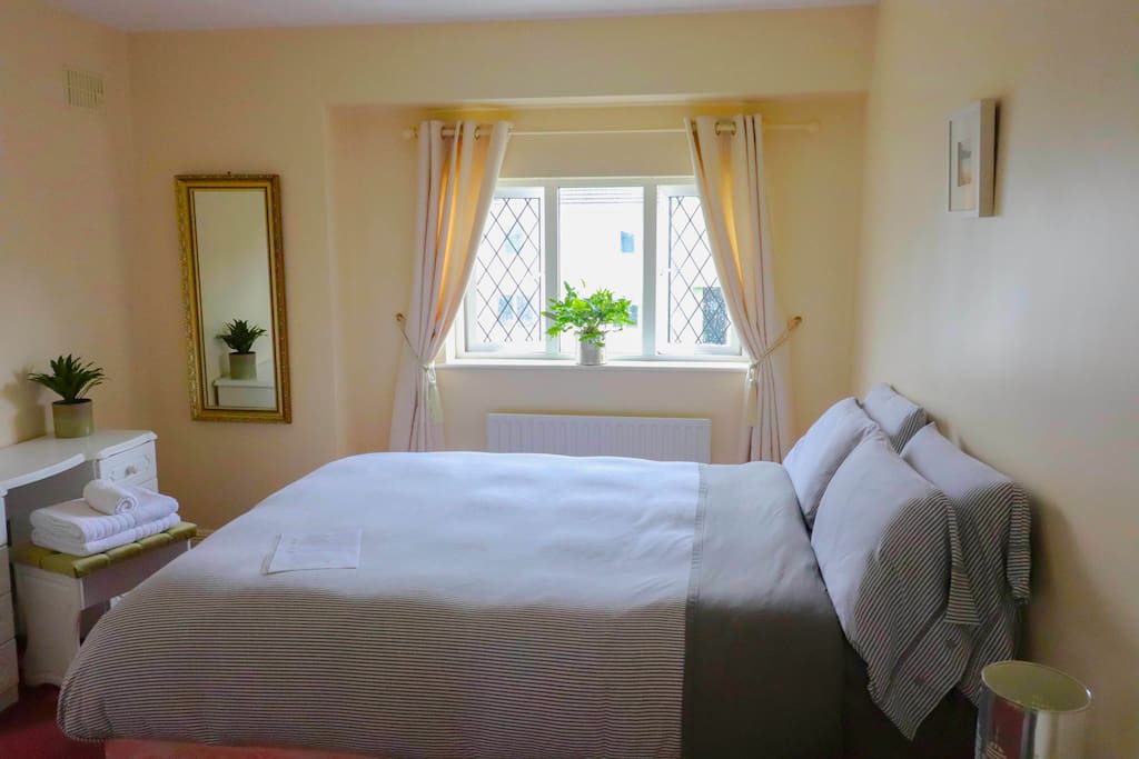 Strandhill,King room 5 minutes from the beach&pubs