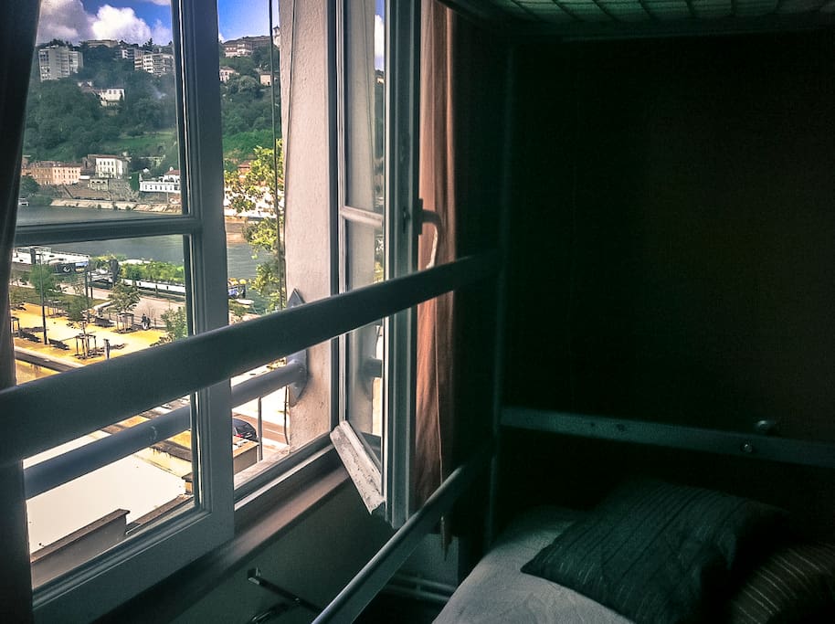 fenêtre de la chambre / bedroom window