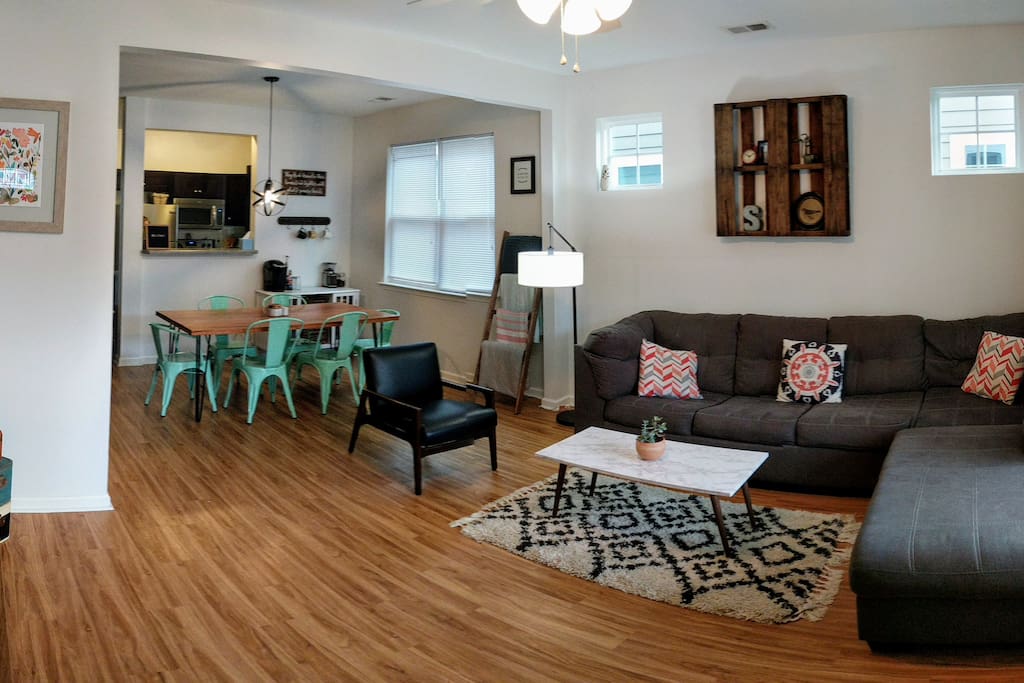 Living/dining area