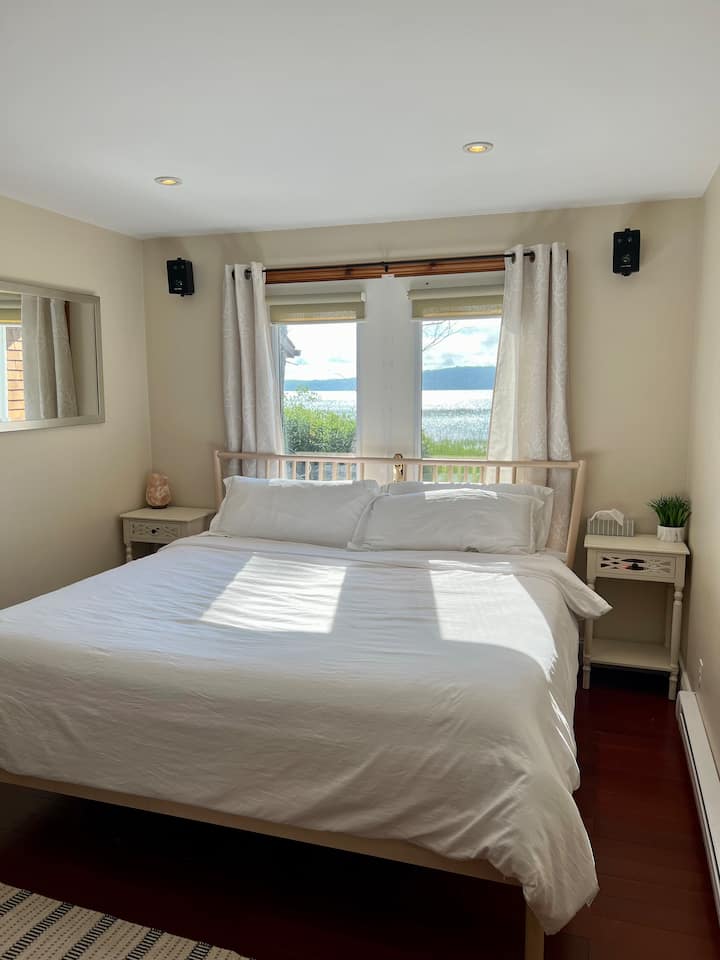 Спална соба на главниот кат (брачен кревет)