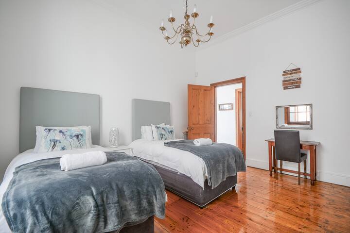 Oceanfront Penthouse gallery image 5