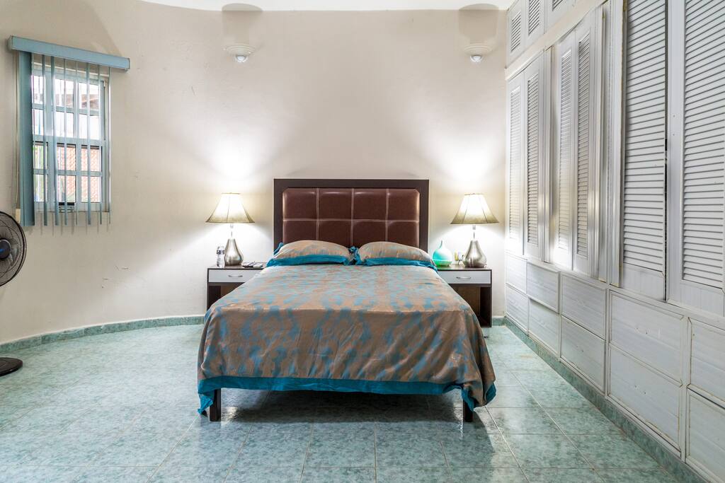 Bedroom with 2 night lamps.