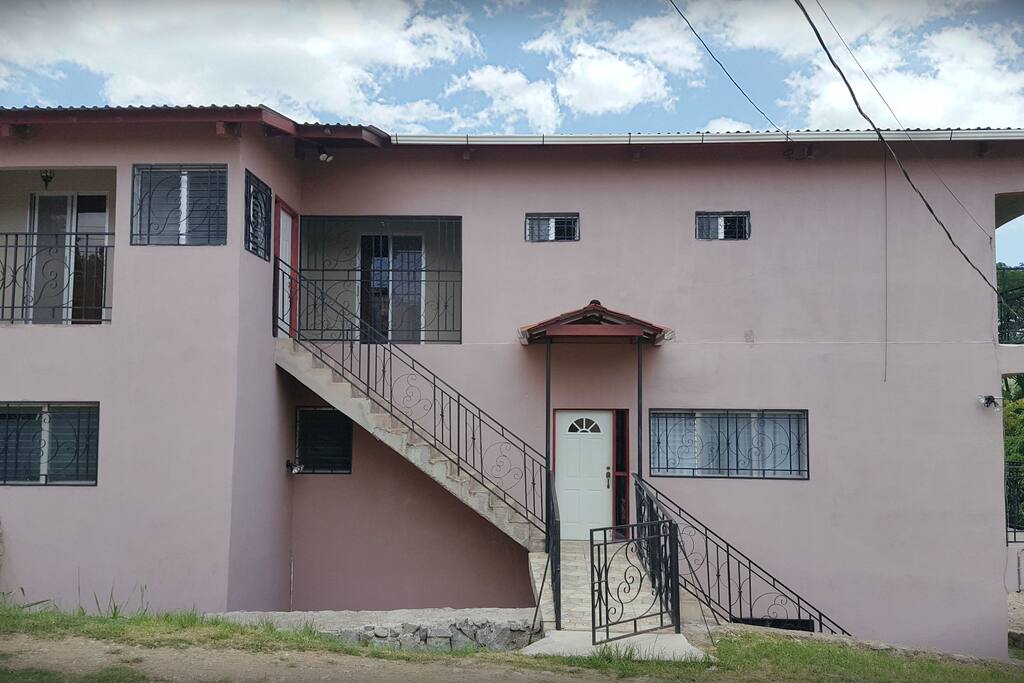 El Seminario esta listo para servirle con la mayor cortesía, brindándole un ambiente hogareño t reconfortante