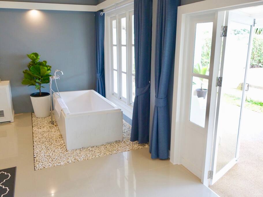Pool Villa Bathtub