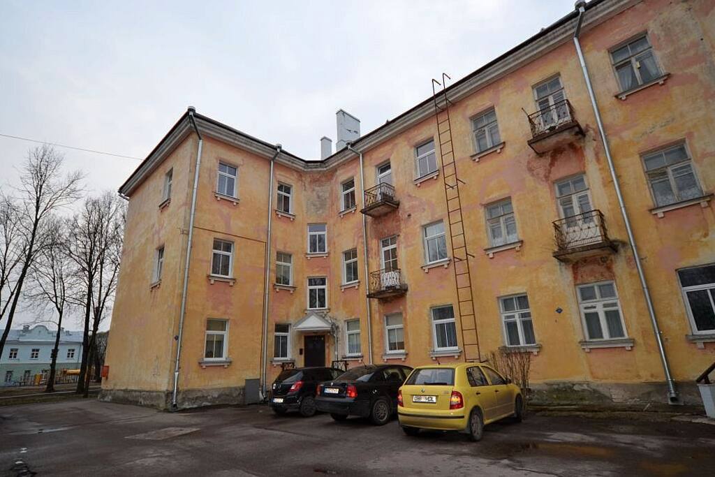 Free parking (бесплатная парковка во дворе)