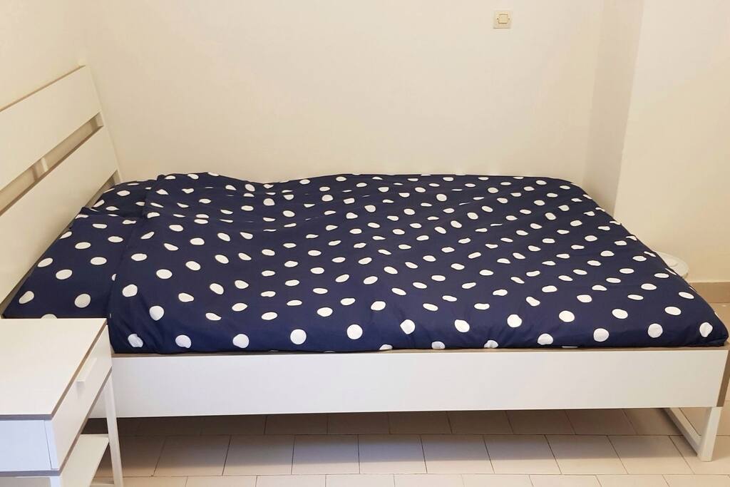 Chambre avec lit double