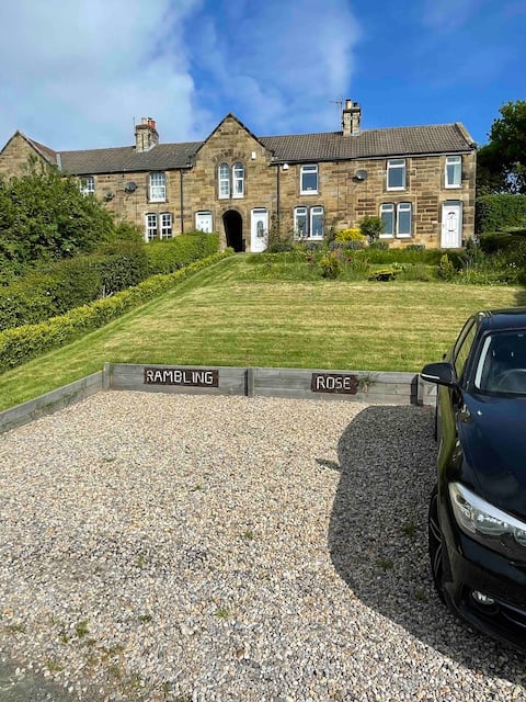 Top Airbnb: Rambling Rose Cottage, near Staithes in Redcar And Cleveland
