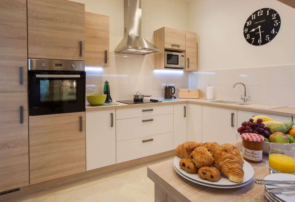 Early Mist - fully equipped kitchen with microwave, dishwasher, washer/dryer