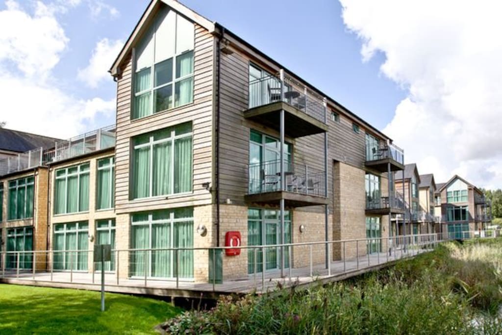 De Vere Cotswold Water Park apartments