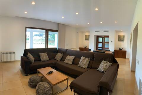 Popular Airbnb listing: Bright, spacious and comfortable villa in Sant Antoni De Portmany