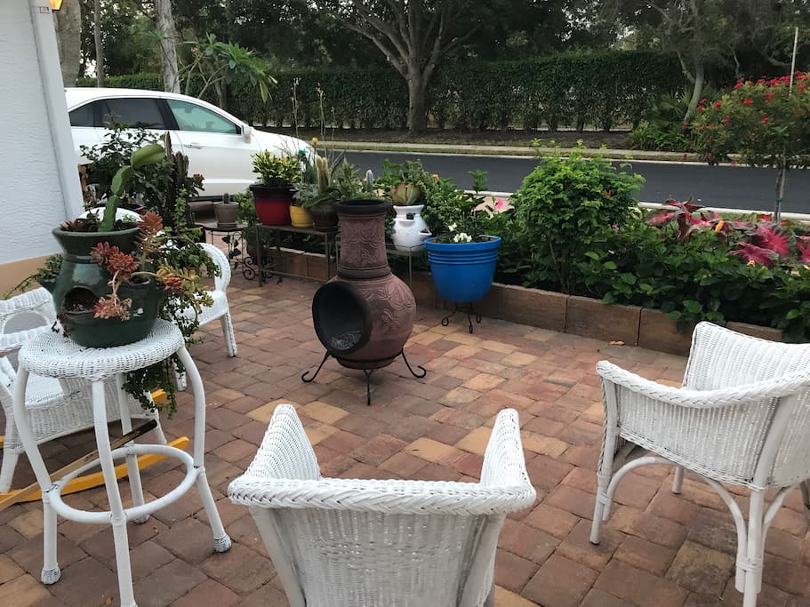 Sitting area front courtyard