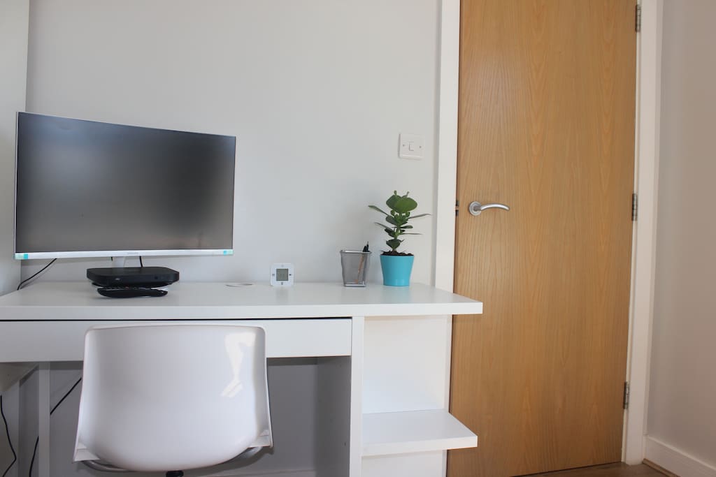 Guest Room - Work Space