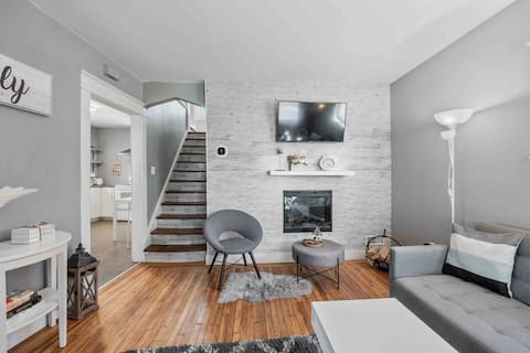 Stunning Riverside Retreat Escape to Niagara