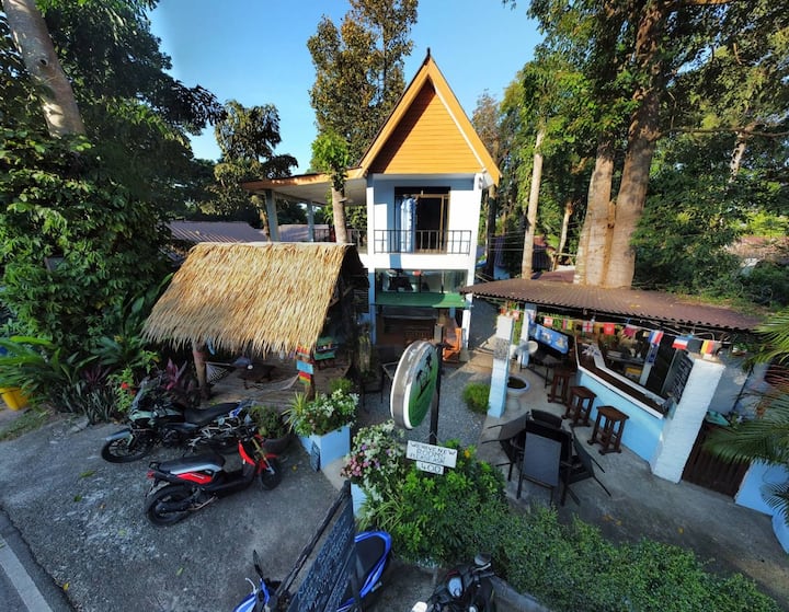 3 Trees Guest House Bungalow 2 Guesthouses for Rent in Koh Chang