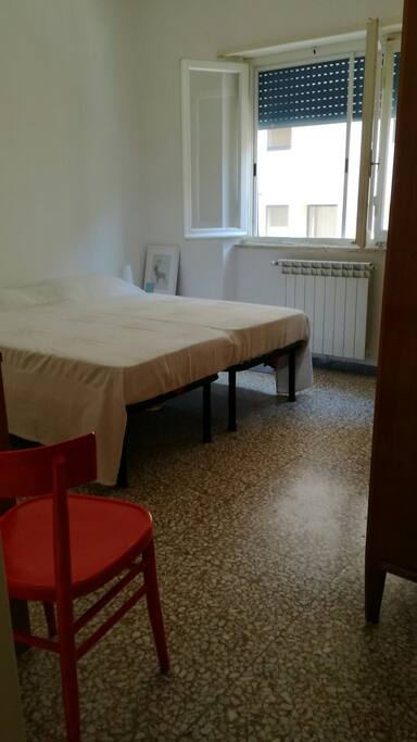 Stanza da letto con due letti singoli