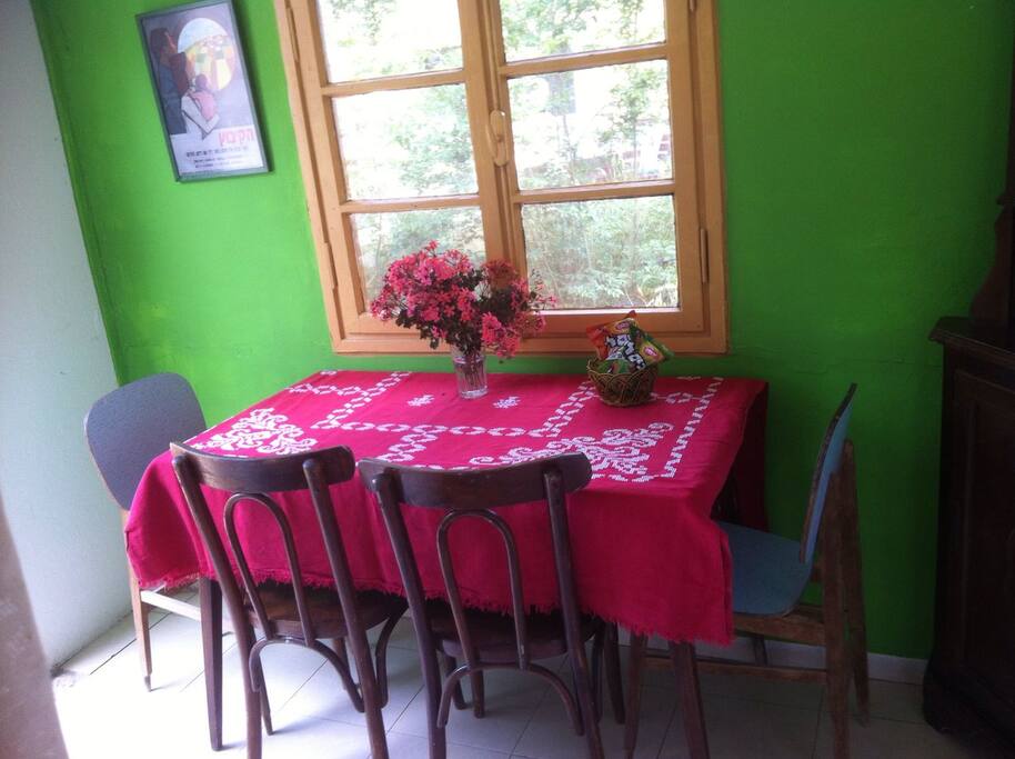 the dining room חדר כניסה עם שולחן אוכל