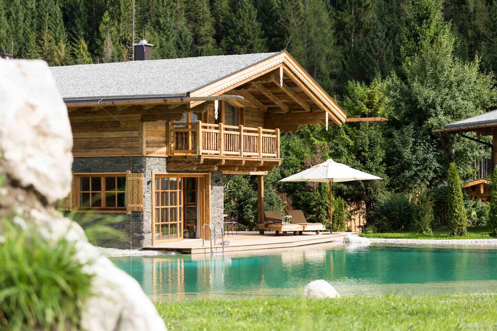 Eigener See vor dem Chalet
