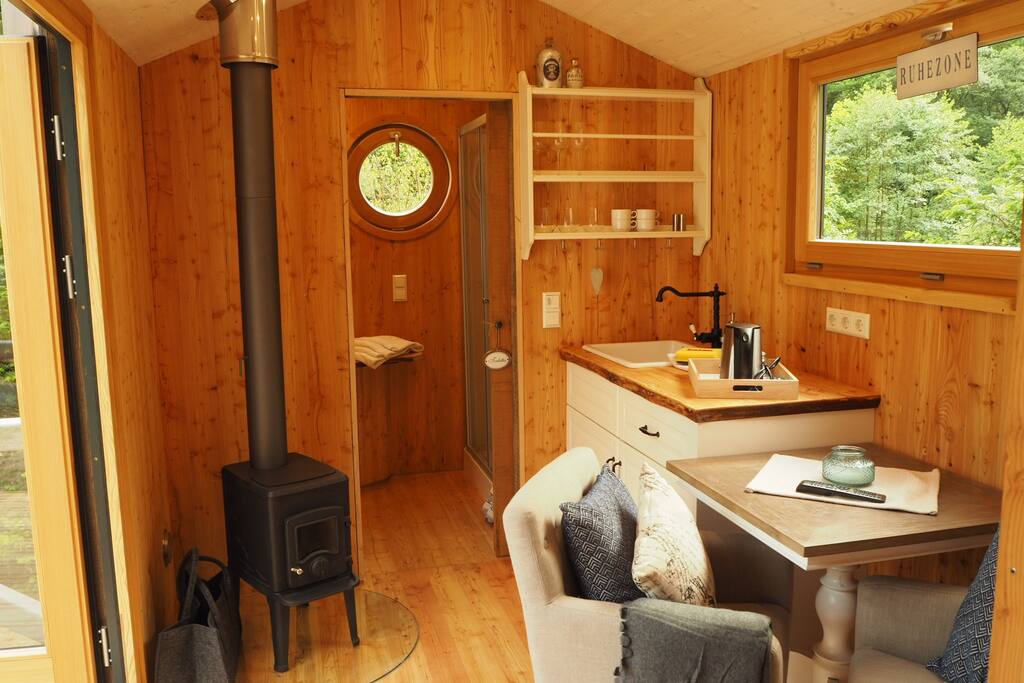 Die Teeküche mit Kamin