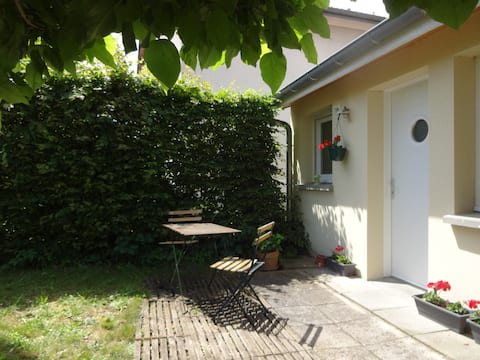 Top Airbnb: Quiet cottage, close to Stadium/LDLC Arena/Lyon in Métropole De Lyon