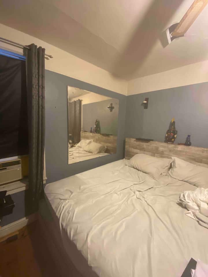 Place As Is.basic Needs. Guest Clean. - Yonkers, NY