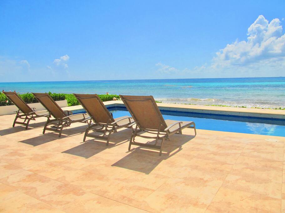 4 Bedrooms Beachfront Villa with private pool! Houses for Rent in