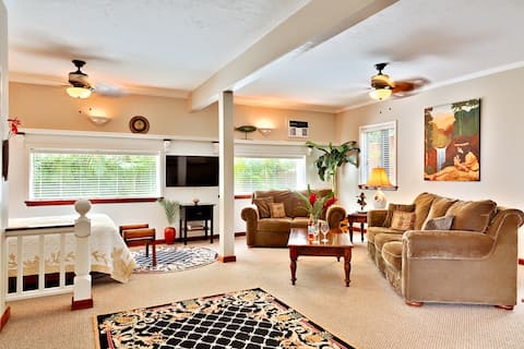 Steps to Beach & Surf with Breakfast - Hula Suite