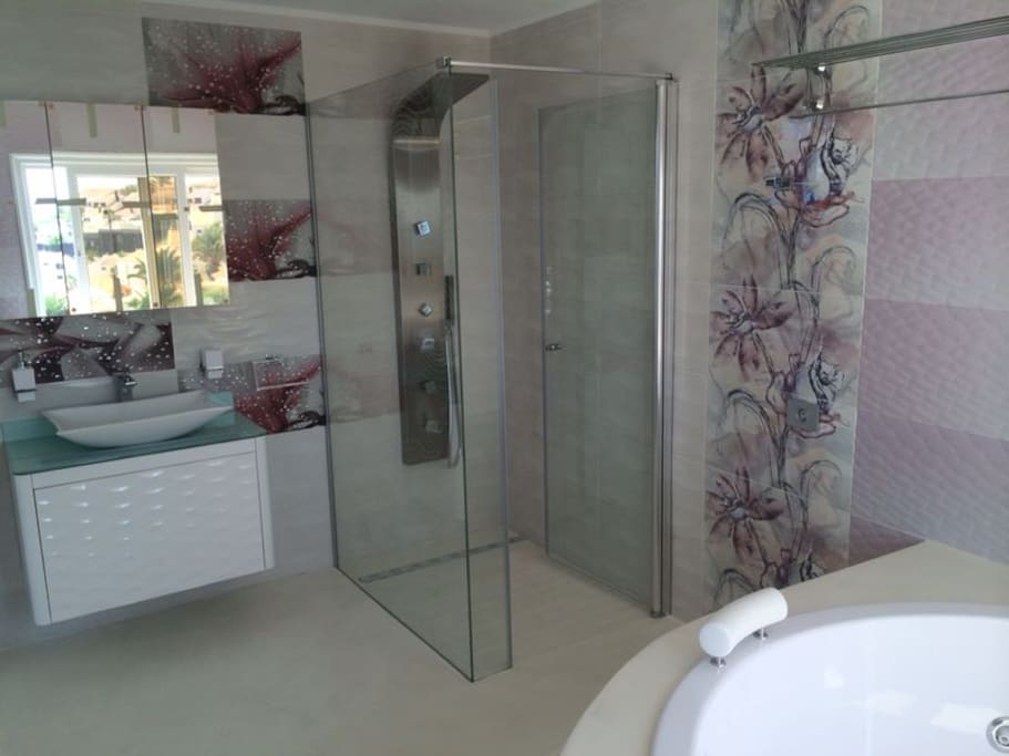Big modern bathroom with walk-in shower
