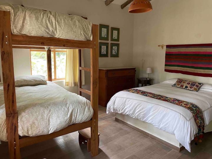 Segundo dormitorio en primer piso recientemente remodelado
