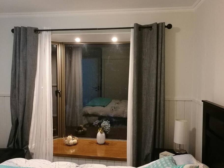 Venta bowindow en dormitorio principal en suite ,ideal para lectura y disfrutar el entorno natural que ofrece