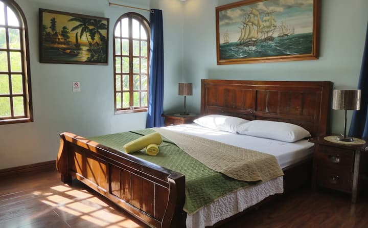 Room B is located at the 2nd Flr. 
Super King size bed.

Own Toilet and Bath. 