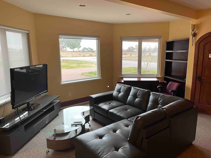 Mermaid Crossing - Spacious 1 Queen Bedroom Suite - Tsawwassen