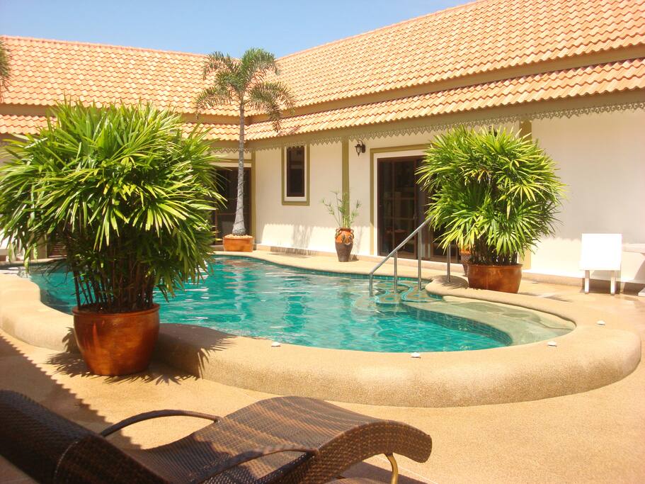 all rooms open onto the pool