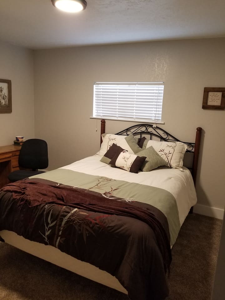 #4 bedroom queen bed with desk and chair