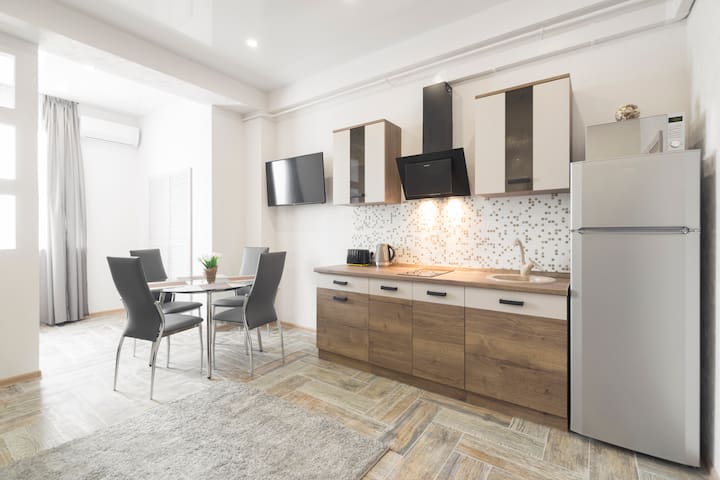 Уютная квартира в центре Адлера с видом на море