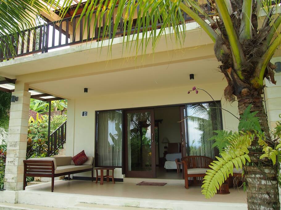 1st floor suite, entrance