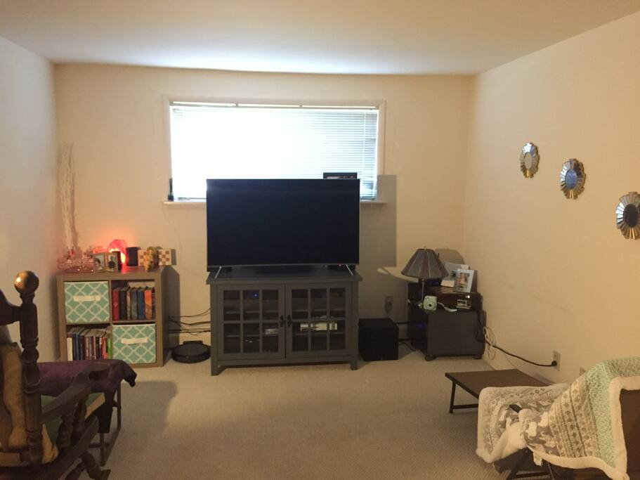 Living room area with curved screen TV available