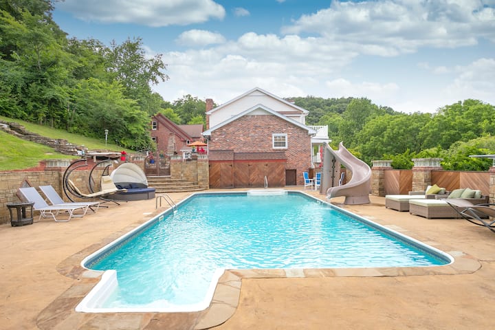 New! "Outdoor Oasis" You Will Not Need To Leave Home - Franklin, TN