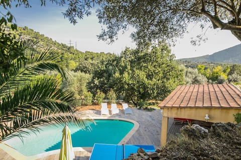 Comfortable villa, spa, heated pool, pool table