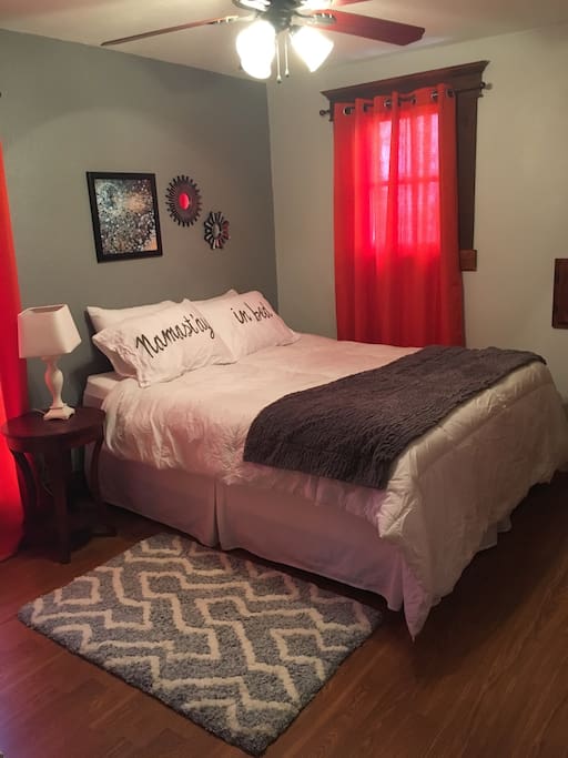 Guest bedroom with queen bed